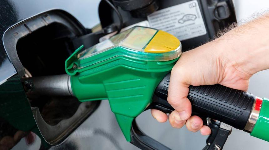Son dakika: Akaryakıt bayilerinde tabelalar güncellendi! Benzine indirim geldi