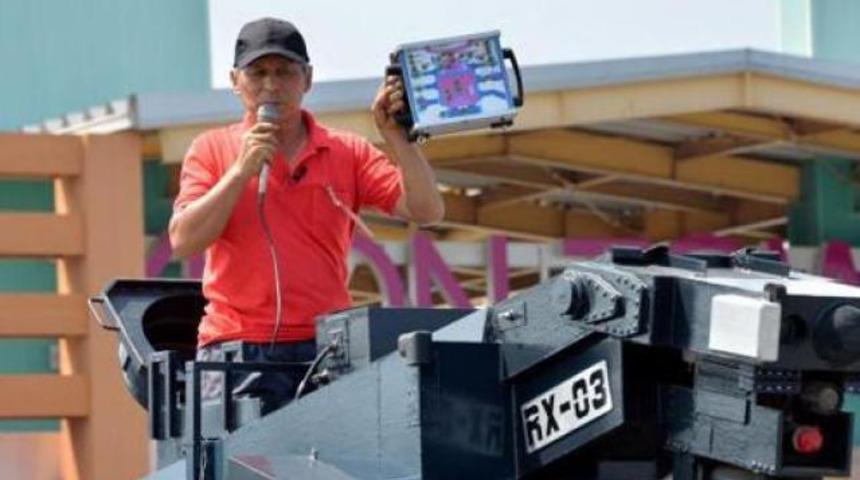 Çılgın Japon’dan dev robot