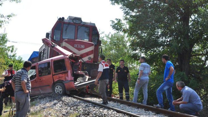 Manisa'da tren kazası: 3 ölü