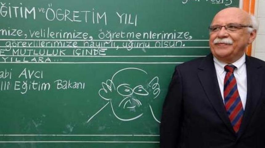 Bakan kendi karikat&uuml;r&uuml;n&uuml; &ccedil;izdi