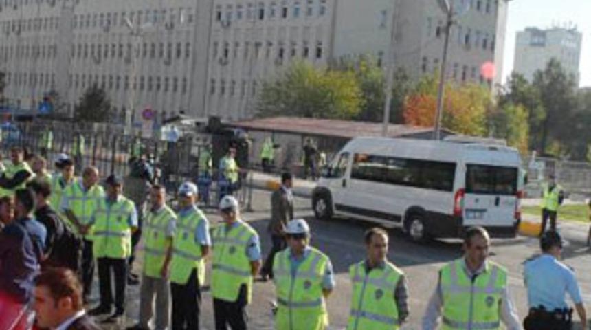 Kürtçe savunmaya ret