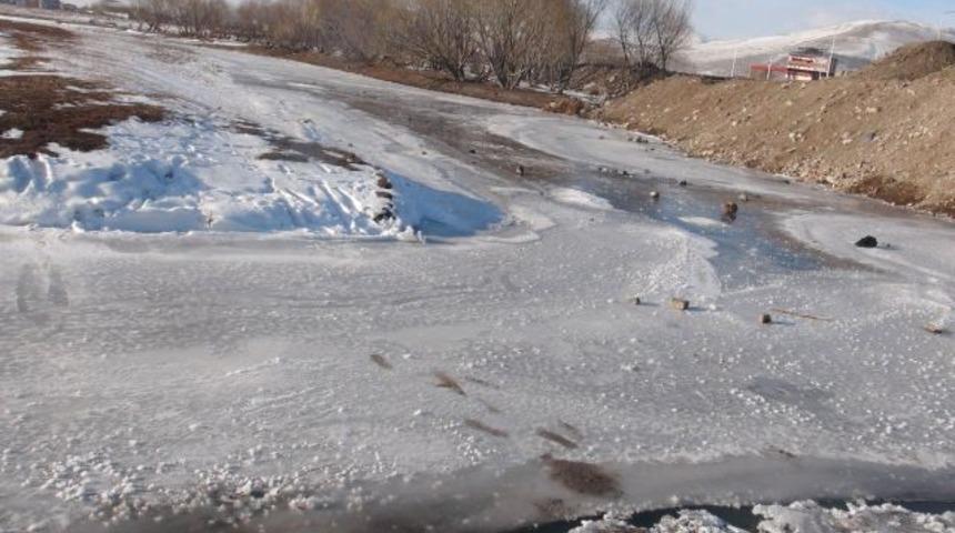 Kura Nehri dondu