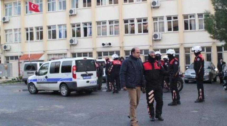 İzmir'de kız öğrencileri bıçaklayan saldırgan yakalandı