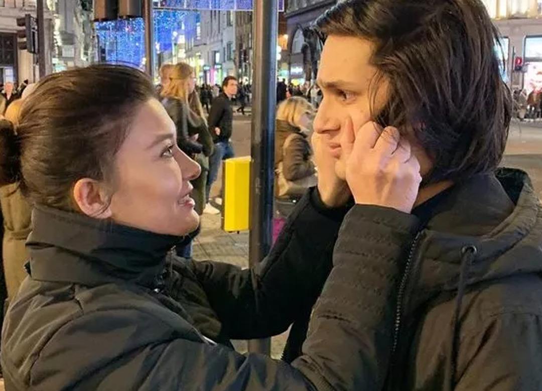 Nurg&uuml;l Yeşil&ccedil;ay'ın gururlu g&uuml;n&uuml;! Oğlu Osman Nejat &Ouml;zer İngiltere'de sahne aldı 