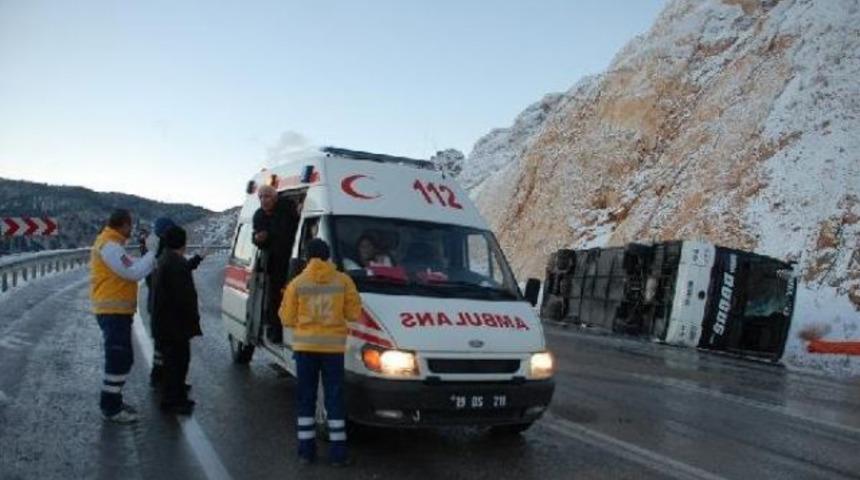 Çorum'da otobüs devrildi: 1 ölü, 45 yaralı