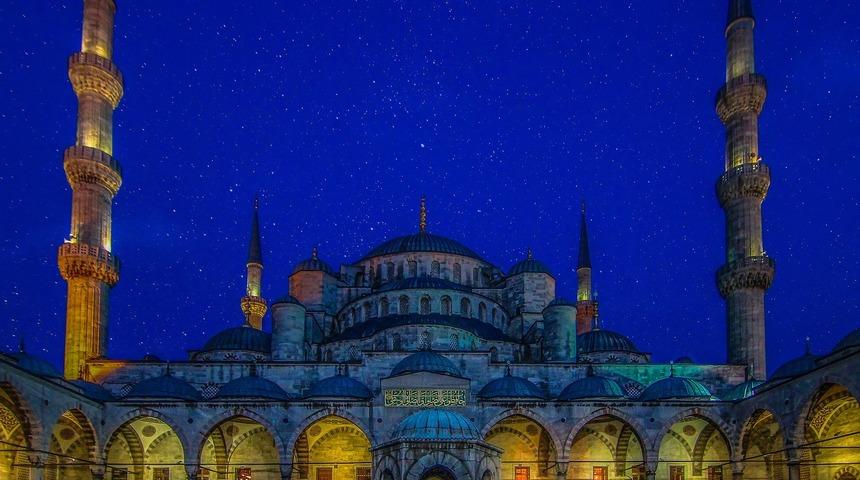 İstanbul iftar (ezan) vakti kaç? 2-3-4-5 Nisan İstanbul iftar vakti imsakiye! İstanbul'da oru