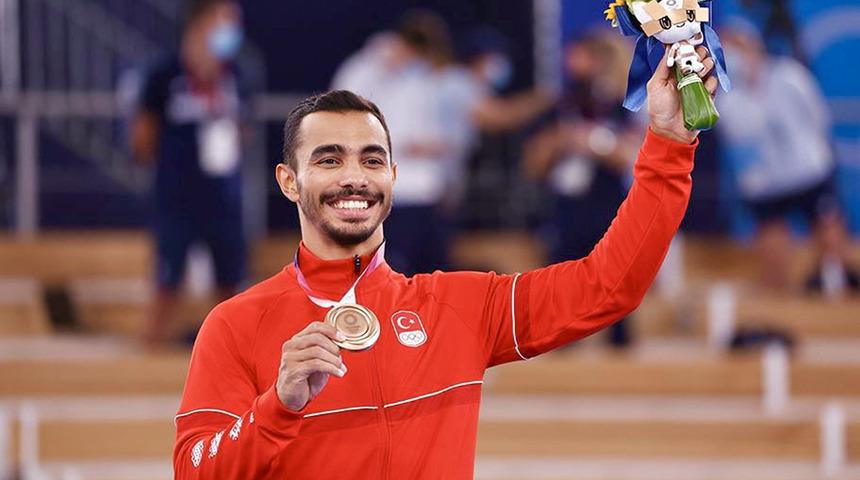 Bakan Kasapoğlu'ndan Ferhat Arıcan ve İbrahim Çolak'a tebrik