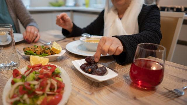 Ramazan'da göğüste ağrılı yanma ve kabızlığa dikkat! Önlem almak için...