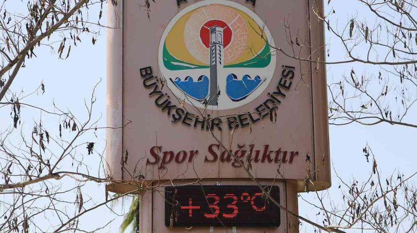 Gün gün artan sıcaklıklarda zirve görüldü! Adanalılar bile termometreyi görünce şaşırdı