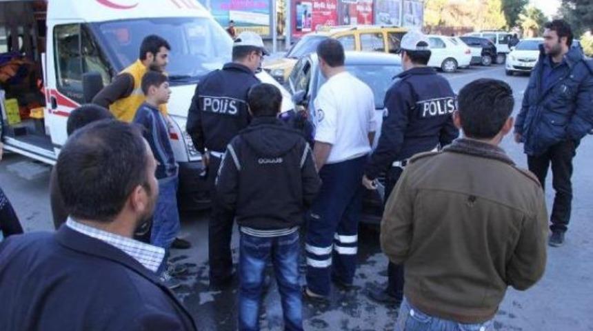 Beton mikseri motosiklete çarptı: 2 ölü