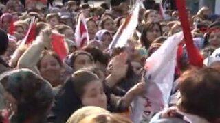 AK Parti mitinginde kadınlar birbirine girdi