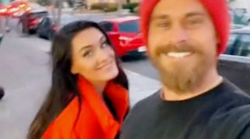 Boşanmak için servet harcayan bir çift, 2 yıl sonra yeniden birlikte olduğunu açıkladı! Sosyal medyada gündem yarattılar