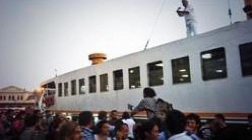 Kaptan uyardı: 'Fazla kişi binerse batarız'