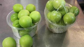 Bir tanesinin fiyatı dudak uçuklattı! Erik tezgaha indi