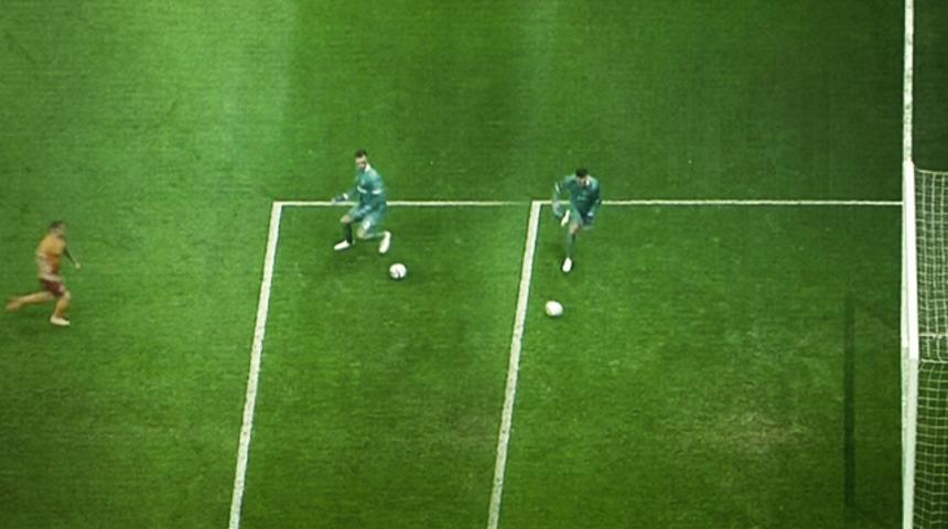 Son dakika: Viviano'dan çok riskli iki hareket! Az kalsın gol oluyordu...