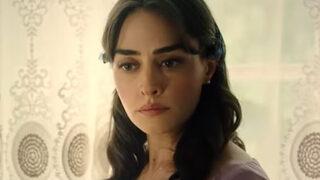 Süslü Korkuluk kadrosundan çıkarılan Esra Bilgiç pozlarıyla dikkat çekti