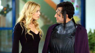 Selena'nın 'Hades'i Sinan Çalışkanoğlu'nun son halini tanıyamayacaksınız! Minibüs şoförü oldu!