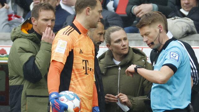Bayern Münih-Freiburg maçında ilginç an! 12 kişiyle oynadılar...