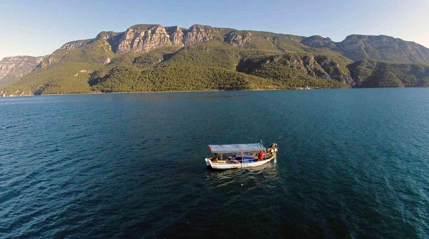 Talihsiz kaza! Denizdeki siyah poşet koluna mâl oldu