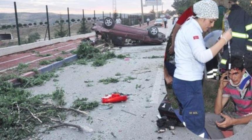 Kırıkkale'de iftara yetişmek isteyen s&uuml;r&uuml;c&uuml; otomobille takla attı