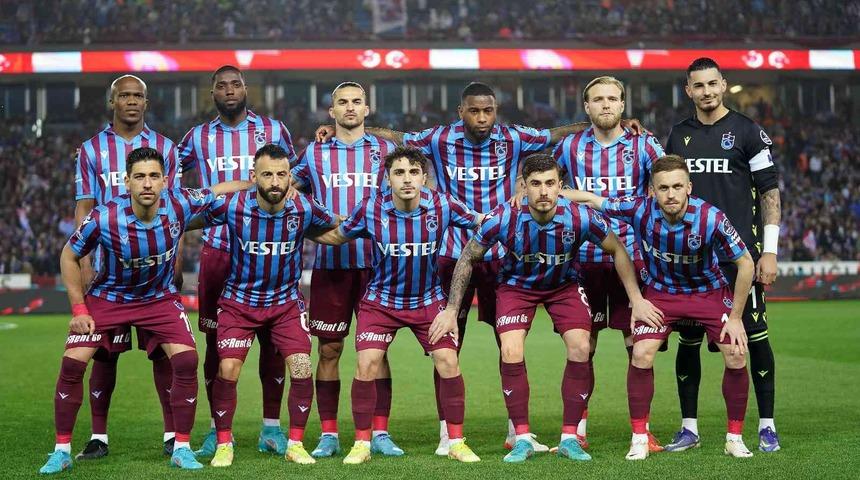 Son dakika: Trabzonspor - Karagümrük maçında talihsiz an! Kendisini bir anda yere bıraktı...