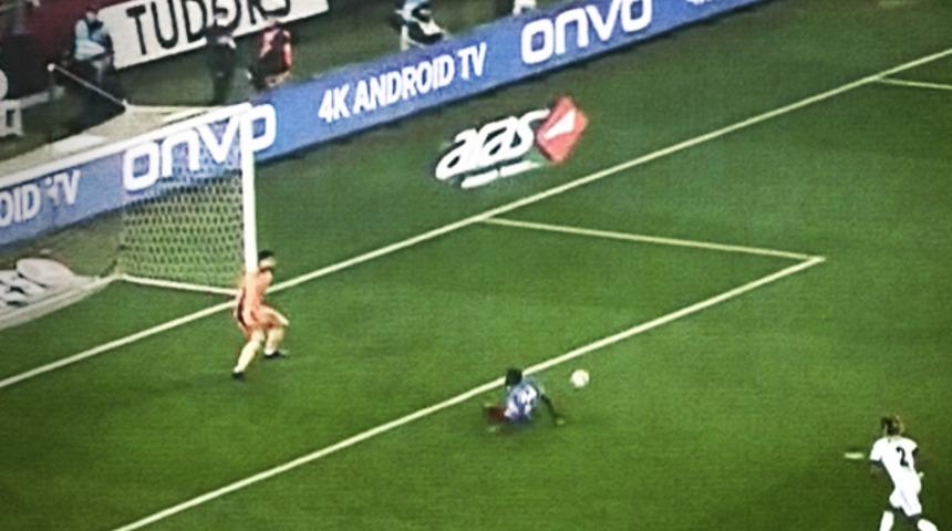 Son dakika: Trabzonspor - Beşiktaş maçında herkesi şoke eden an! Atmak mı zor, kaçırmak mı?