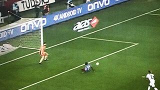 Son dakika: Trabzonspor - Beşiktaş maçında herkesi şoke eden an! Atmak mı zor, kaçırmak mı?