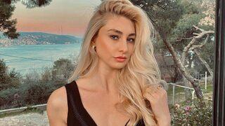 Survivor Mert Öcal'ın eski sevgilisi Makbule Şakalakoğlu'nun tarzı hayranlarını büyüledi! 'Mert çok şey kaybetti'