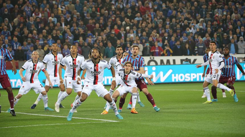 Son dakika: Trabzonspor - Beşiktaş maçında her şey var ama kazanan yok!