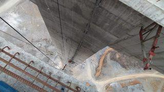 Viyadük inşaatında korku dolu anlar! 120 metre yükseklikte saatlerce asılı kaldılar