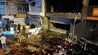 Fatih'te 4 katlı otoparkta patlama! Ortalık savaş alanına döndü