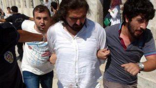 Fatih Camii'nde bıçaklı saldırgan dehşeti