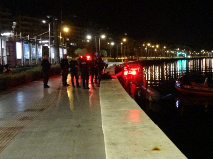 İzmir'de korkunç manzara! Balık tutanlar fark etti, denizden ceset çıktı