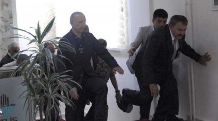 Veysel Eroğlu zor kurtuldu