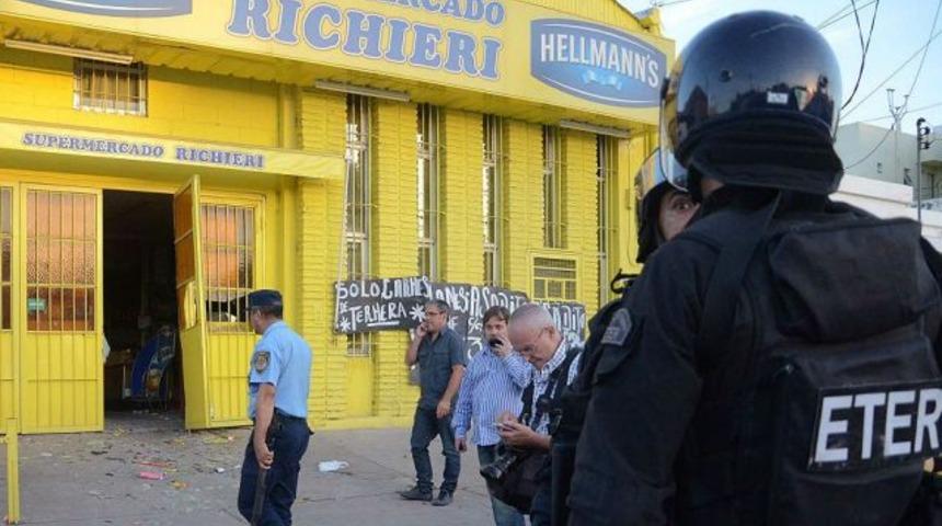 Arjantin’de polis grevi ve yağma: En az beş ölü
