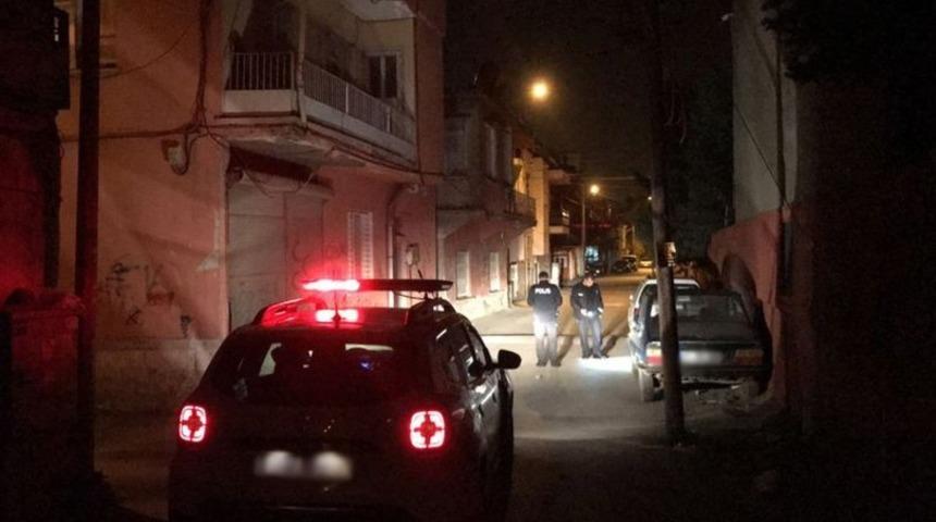 Adana'da silah sesi &uuml;zerine pencereden bakan kadın g&ouml;z&uuml;nden vuruldu