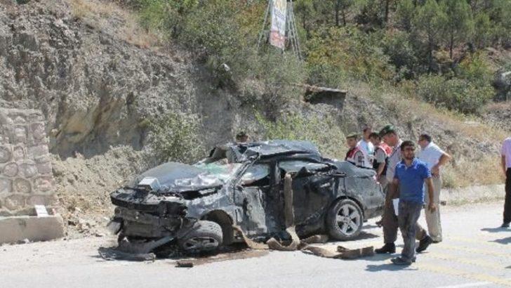 Amasya'da otomobil duvarına çarptı: 2 ölü, 2 yaralı