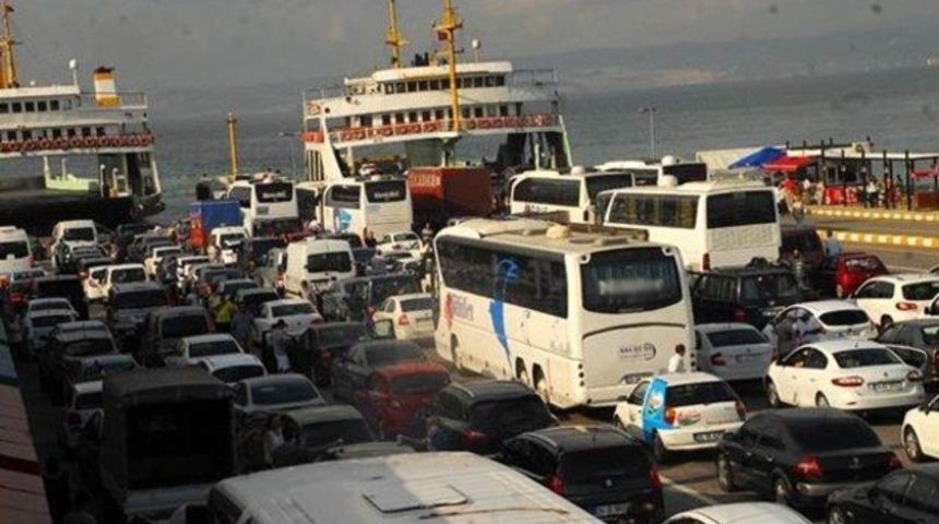 Tatili uzatan vatandaşların d&ouml;n&uuml;ş &ccedil;ilesi