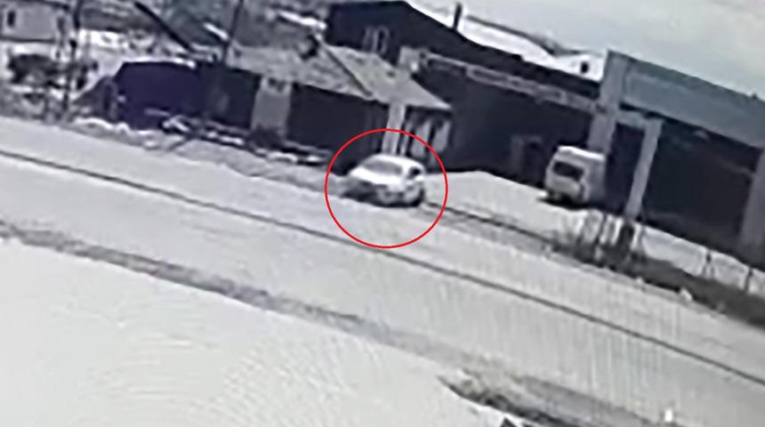 El freni çekmeyince olanlar oldu! O anlar kamerada