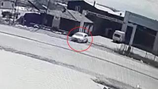 El freni çekmeyince olanlar oldu! O anlar kamerada