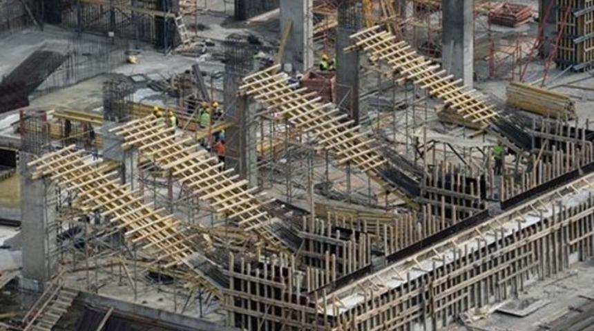 İn&ouml;n&uuml; Stadı inşaatında asans&ouml;r boşluğuna d&uuml;şen iş&ccedil;inin beli kırıldı