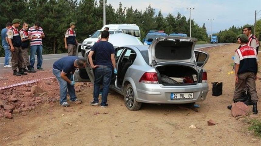Yol kenarında iki ceset bulundu