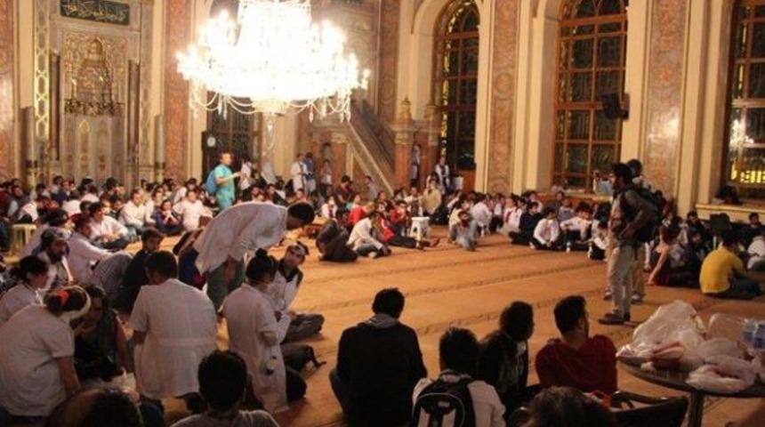 Başbakan Yardımcısı Bekir Bozdağ: 'Kadınlı erkekli &ouml;p&uuml;şt&uuml;ler'