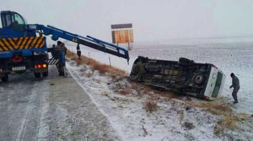 Amasya'da askeri araç devrildi: 14 asker yaralı