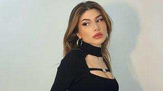 Fenomen Şeyda Erdoğan dekolteki kombiniyle dikkat çekti! Bakın neye benzetildi...