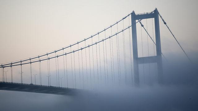 İstanbul sise gömüldü! Boğaz gemi geçişlerine kapatıldı