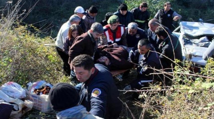 Alanya'da otomobil dereye uçtu: 1 ölü, 4 yaralı