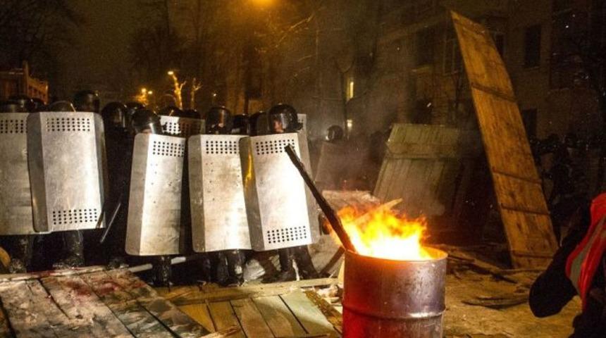 Ukrayna'da gözaltındaki protestocular serbest