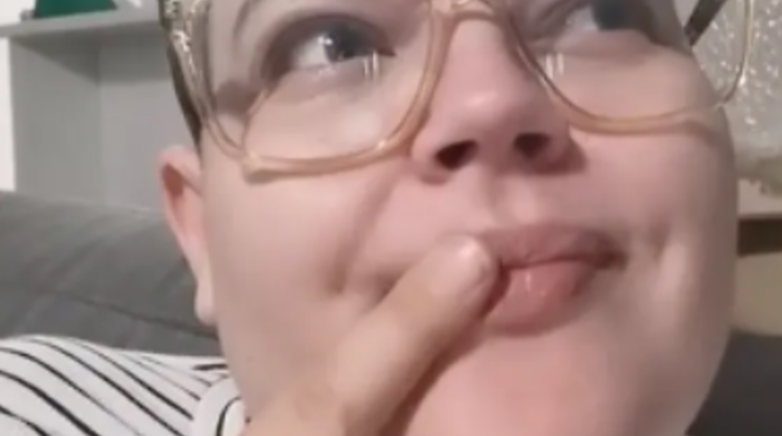 Hamile olduğunu bilimiyordu! Güzellik salonunda genital bölgesindeki istenmeyen tüyleri aldırırken fark etti