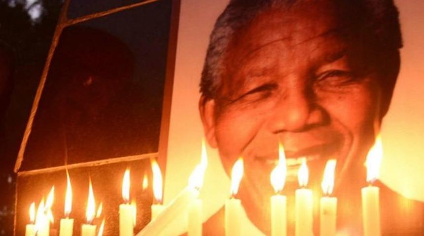 Mandela'nın naaşı resmi cenaze töreni için köyüne götürülüyor